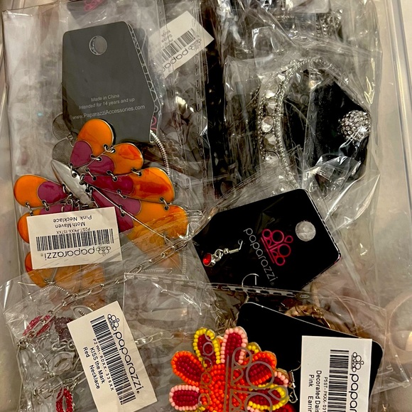Lot of 100 pieces of Paparazzi jewelry - Picture 2 of 8
